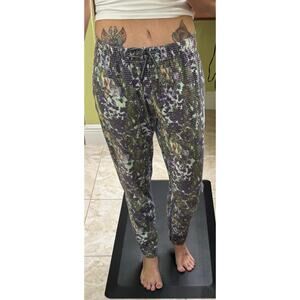 Lululemon jet crop luxtreme 6 pants joggers Floral Sport Backdrop Iris Flower